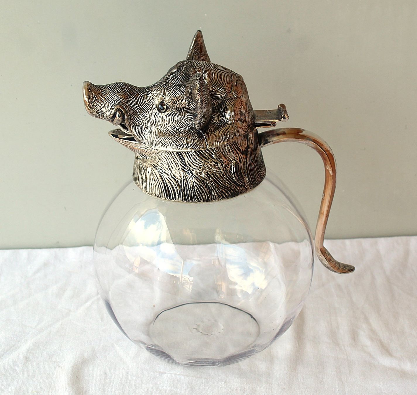 Caraffe: Grosse Valenti Spain Glas Karaffe Wildschweinkopf versilbert – Usato da Zürich venduto da Auctionata 1