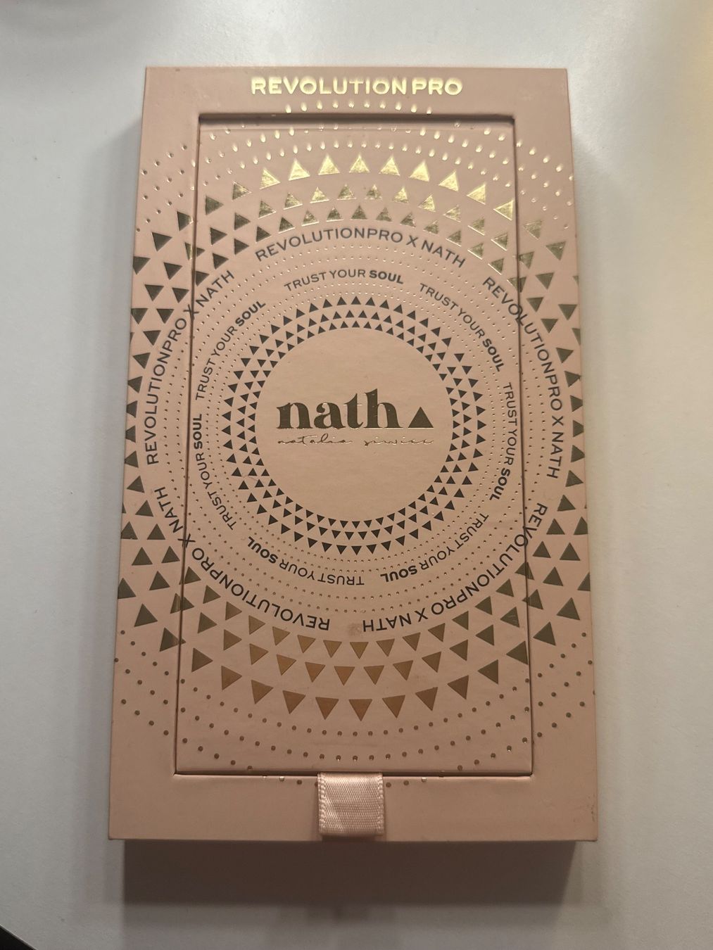 Make-up: Revolution Trust Your Soul Lidschattenpalette – Gebraucht aus Laupen ZH von nas_h2nr 1