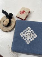 Nähset mit Stickerei und Nadeln Vintage