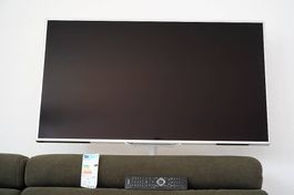Philips 40 Full HD 3D LED-TV mit Ambilight | Wandhalterung