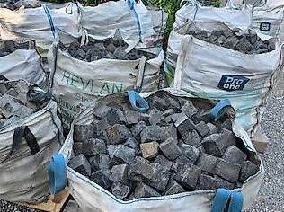 Pietre & tegole: Basalt Pflastersteine – Usato da Eichberg venduto da Elmar2014 1