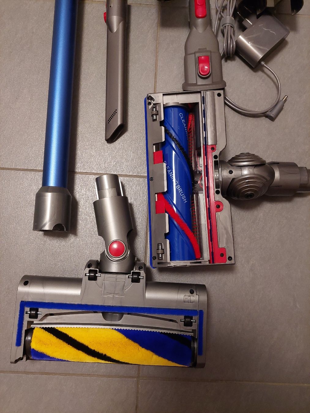 Dyson Aspirapolveri & Accessori: Aspirateur Dyson V7 – Usato da Meyrin venduto da aki_1971 1