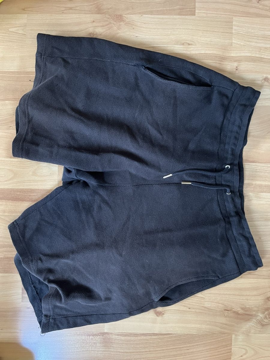 Pantalons: Kurze schwarze Shorts – D'occasion à Sulzbach par Nick.sell