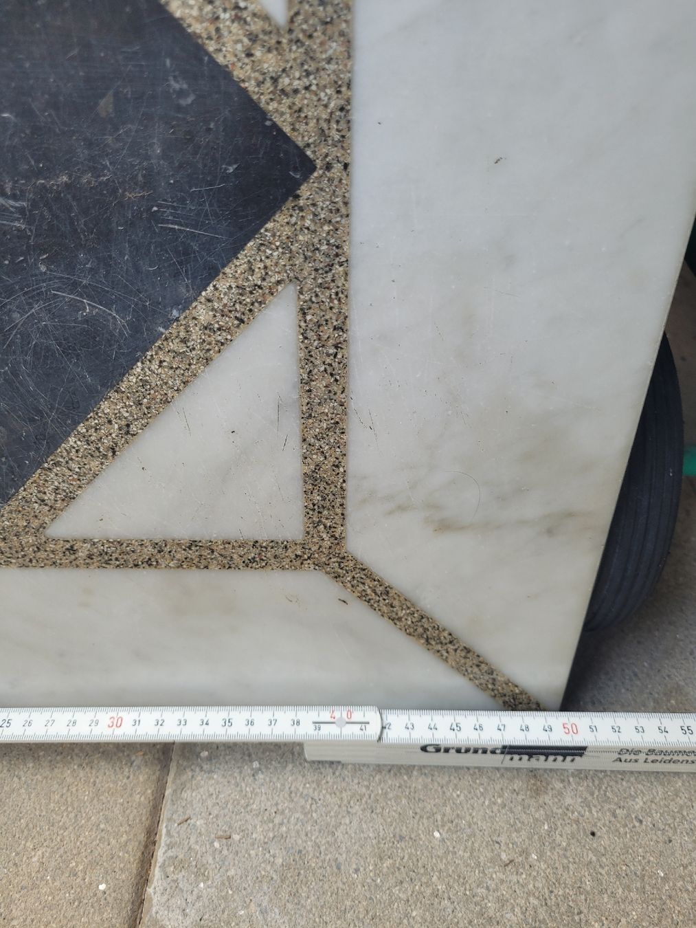 Piatti di portata: Marmorplatte mit Mosaikrand ca. 50x50cm gebraucht – Usato da Hünenberg venduto da nviert 1