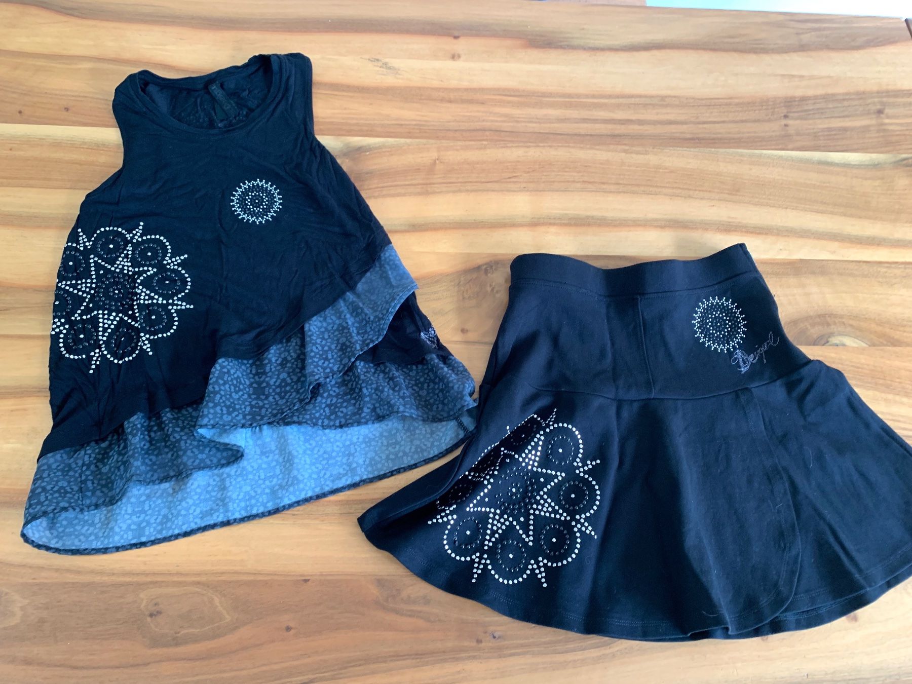 Desigual Lotti di vestiti: DESIGUAL Set Rock + Tunikatop Gr. S – Nuovo (secondo la descrizione) da Meiringen venduto da tonicandgin
