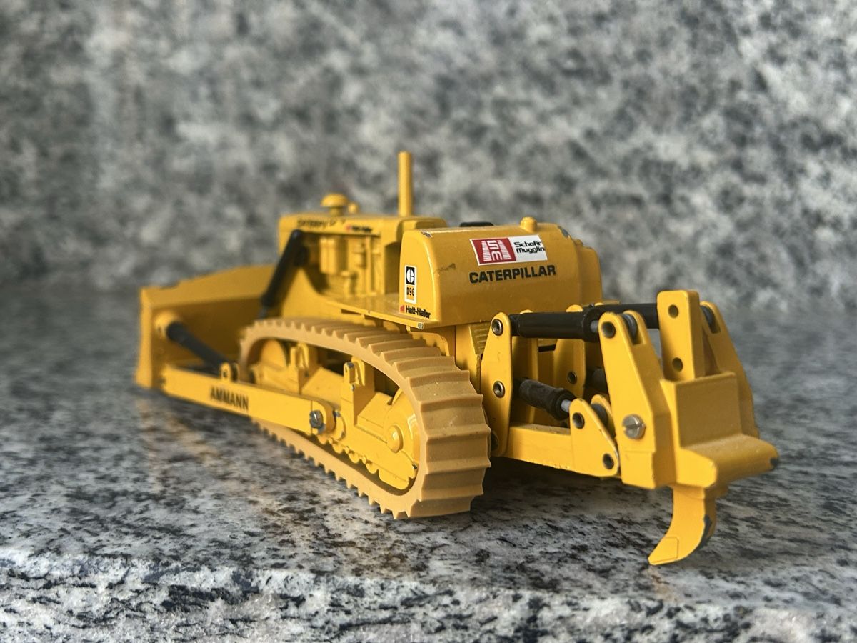Caterpillar Kit di modellismo & Modellini statici: Caterpillar D 9 , 1:50 , Gescha – Usato da Horw venduto da Tigercat635 3