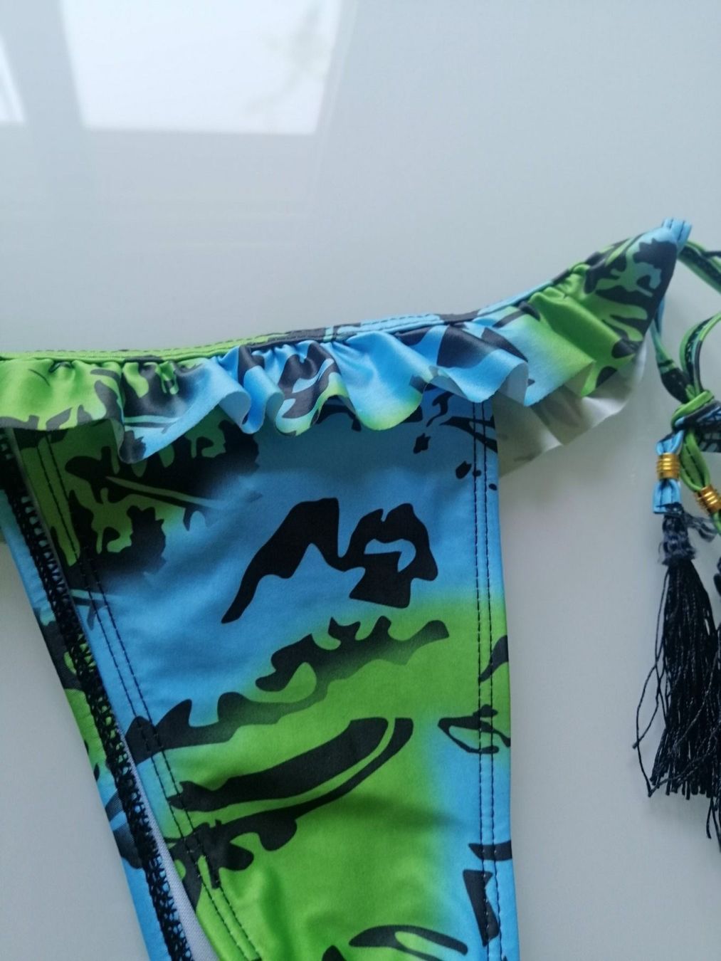 Badekleider & Bikinis: Bikinihose grün/blau mit Zötteli – Neu (gemäss Beschreibung) aus Biel/Bienne von M.D.C 1