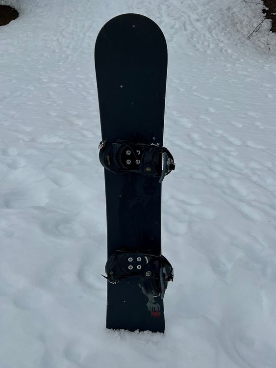 Snowboard Nitro Black Widow mit Burton Bindung Comprare su Ricardo