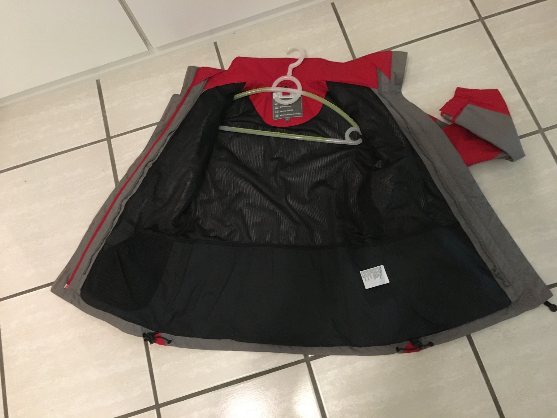 Trevolution Giacche: Neuwertige Herbst Jacke – Nuovo (secondo la descrizione) da Lausen venduto da tiguan07 9