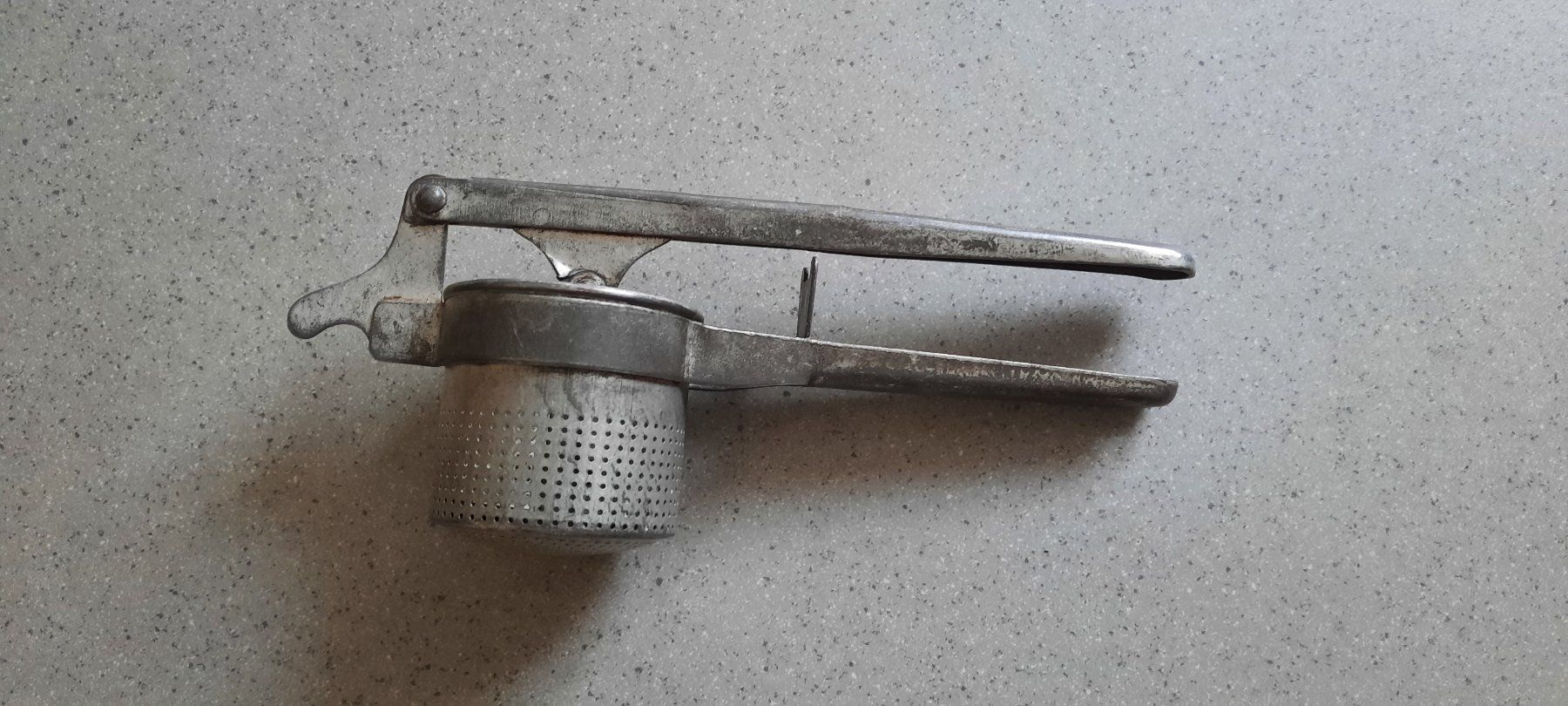 Küchengeräte: Alte Kartoffelpresse – Gebraucht aus Degersheim von chatzgrau 2