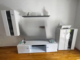 TV- Möbel mit Türen