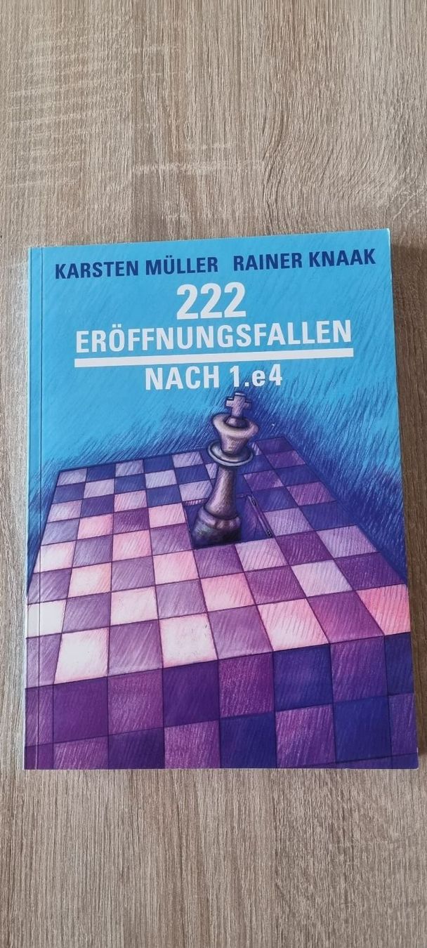 Libri: Schachbuch 222 Eröffungsfallen nach 1. e4 – Usato da Muttenz venduto da Langerochade
