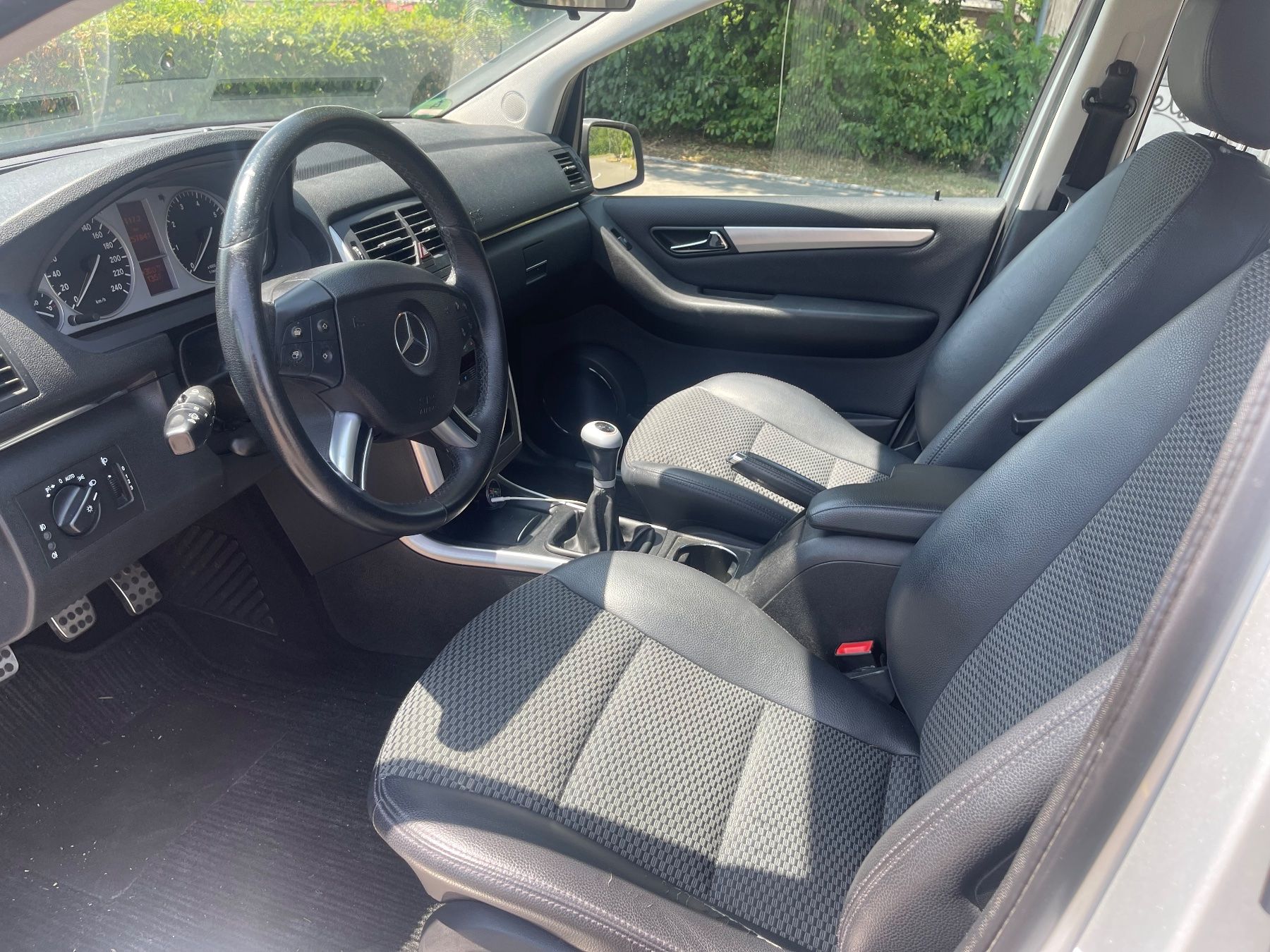 Mercedes-Benz Automobili: Mercedes-Benz B200 AB MFK 2025 – Usato da Lichtensteig venduto da elektronik-service 7