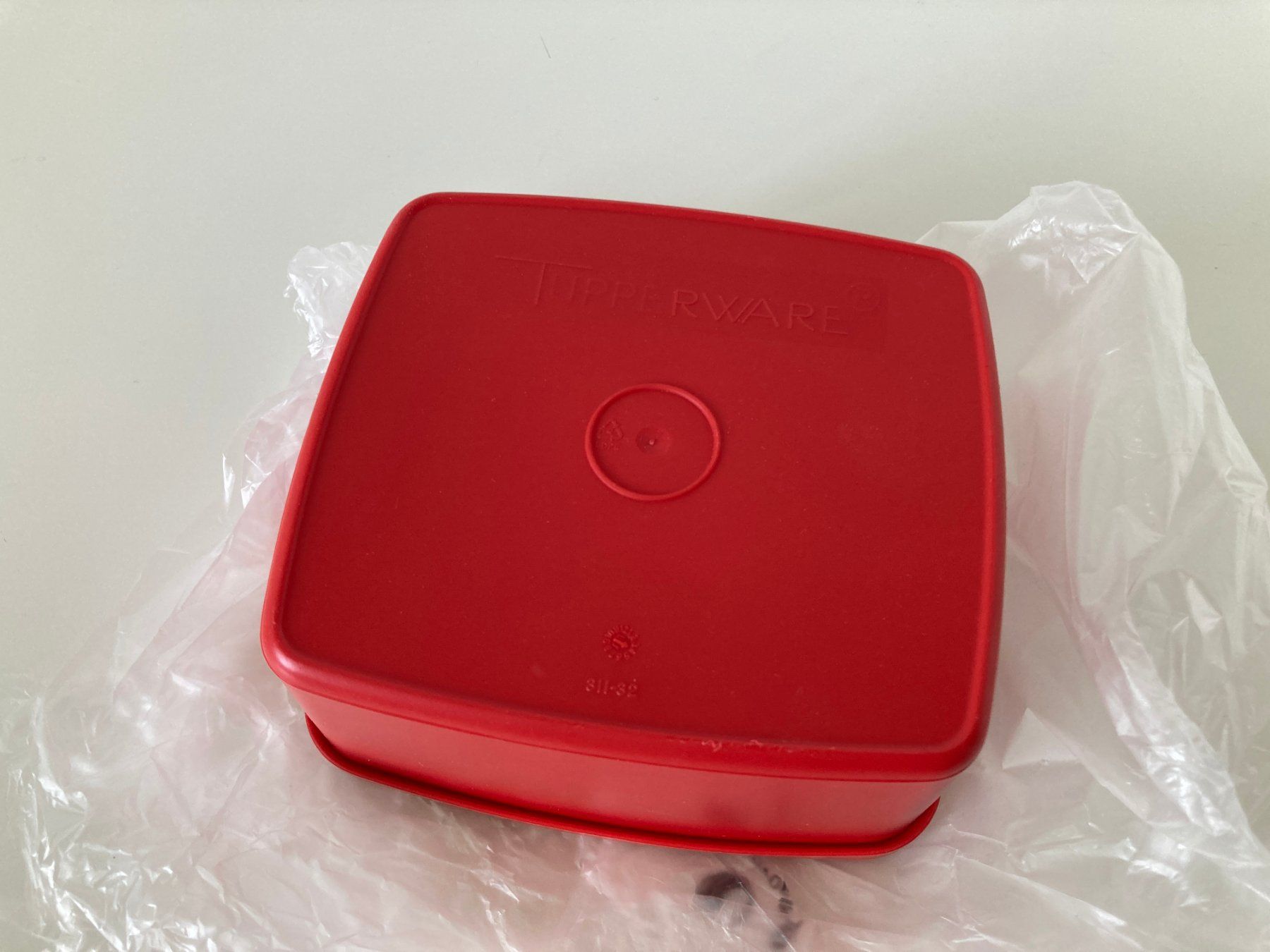 Tupperware Contenitori & Simili: Boîte alimentaire Tupperware rouge neuf – Nuovo e nell'imballaggio originale da Biel/Bienne venduto da almercaa 2