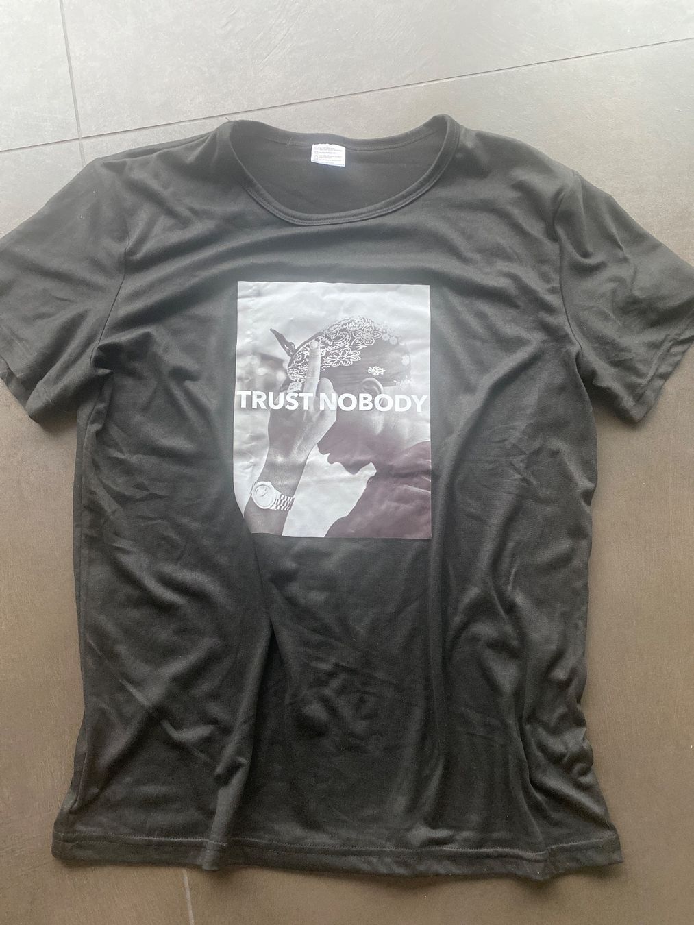 T-shirt: T-shirt taille L – Nuovo (secondo la descrizione) da Delémont venduto da Ma_LoU.01