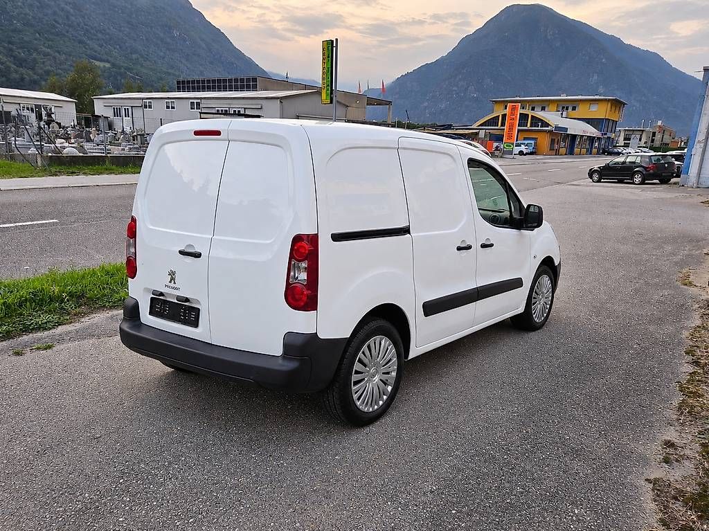 Veicoli commerciali: PEUGEOT PARTNER DEL 2017 COLLAUDATA  – Usato da Biasca venduto da autolowcost 3