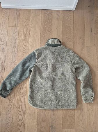 Flauschige Teddyjacke mit Brusttasche
