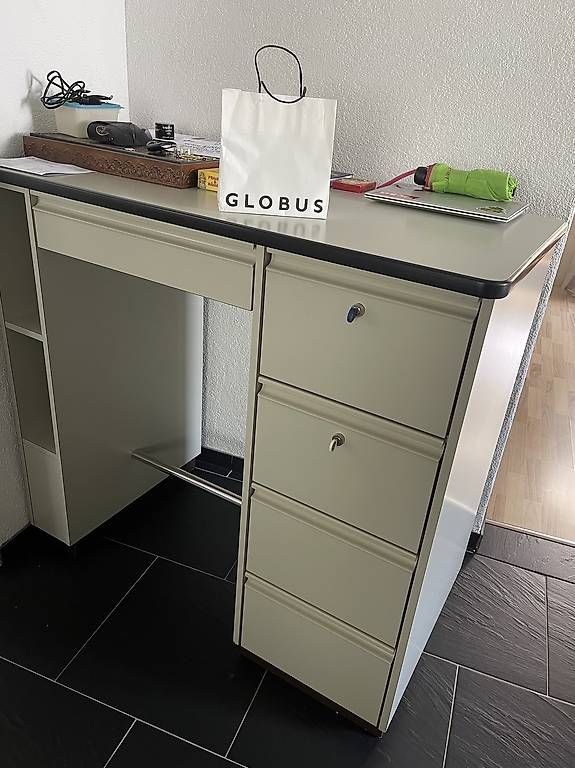 Allestimento di negozi e stand fieristici: Theke / Arbeitstisch / Korpus – Usato da Schlieren venduto da Maximusss76 1