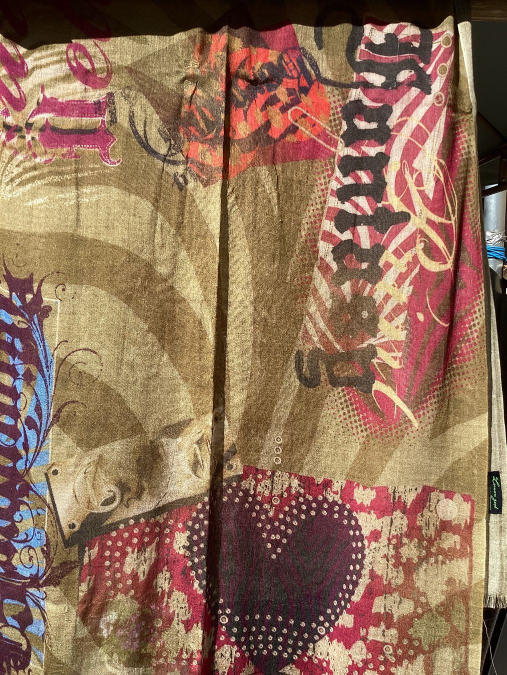 Foulards, Tücher & Schals: Belle écharpe légère et chaude – Gebraucht aus Prez-vers-Noréaz von chr_h8jv