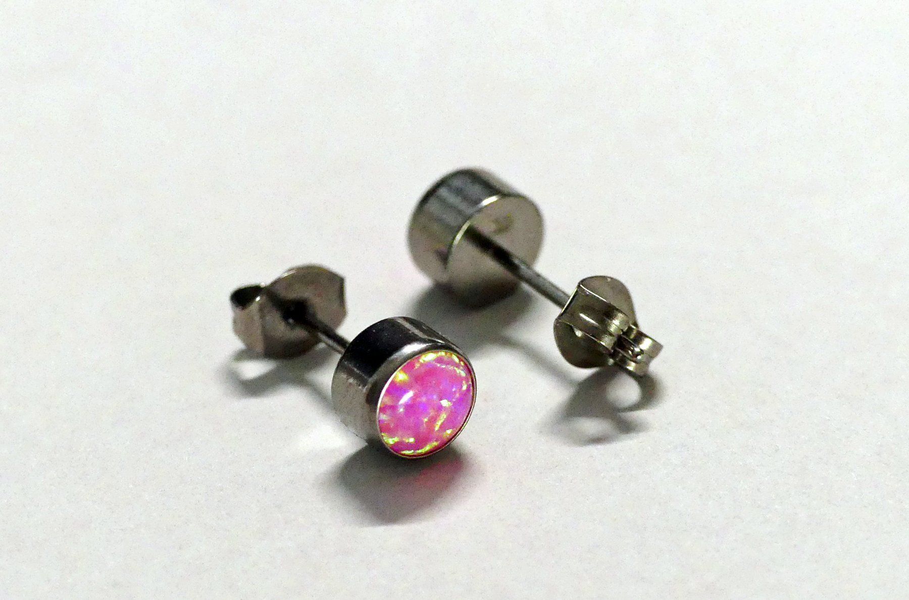 Orecchini pendenti & Orecchini a lobo: Ohrstecker aus Titanium mit Opal – Nuovo e nell'imballaggio originale da Matten b. Interlaken venduto da kero71 2