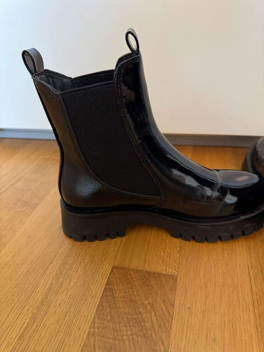 Scarpe da donna: Chelsea Boots Lackschwarz   – Usato da Beringen venduto da ste_bh8w 3