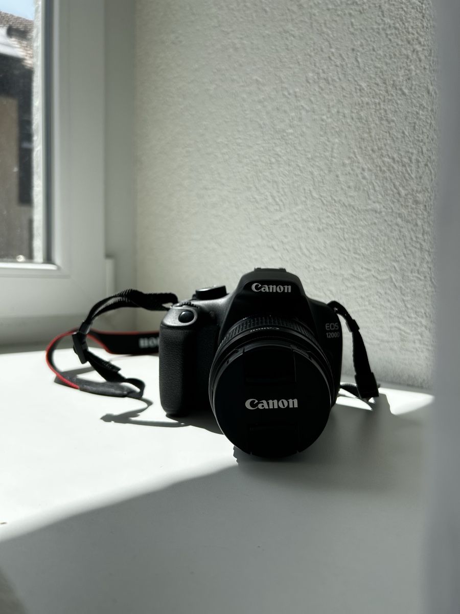 Canon Fotocamera: Canon EOS 1200D + objectif EF-S 18-55mm + accessoires – Usato da Develier venduto da mel_qd2m 1