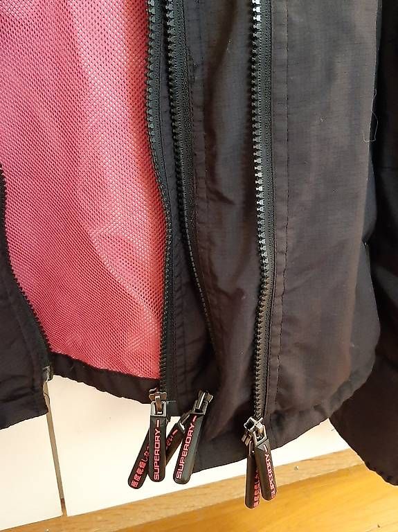 Jacken: Superdry Windcheater Damenjacke; Grösse M / schwarz – Gebraucht aus Bülach von Debbie017 2