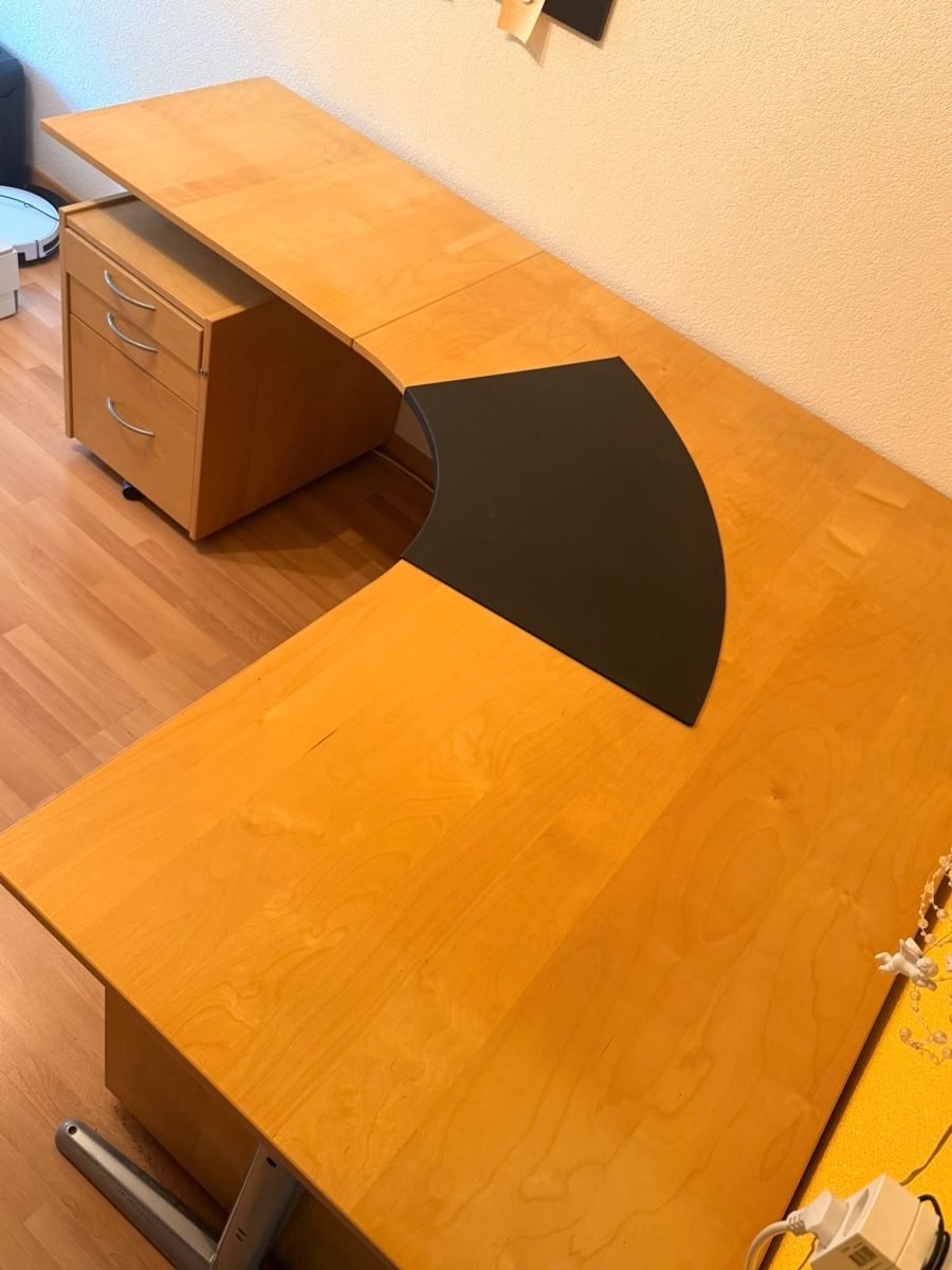 Bureaux: Eckschreibtisch Holzoptik mit Rollcontainer – D'occasion à Muri AG par melii_boom 1
