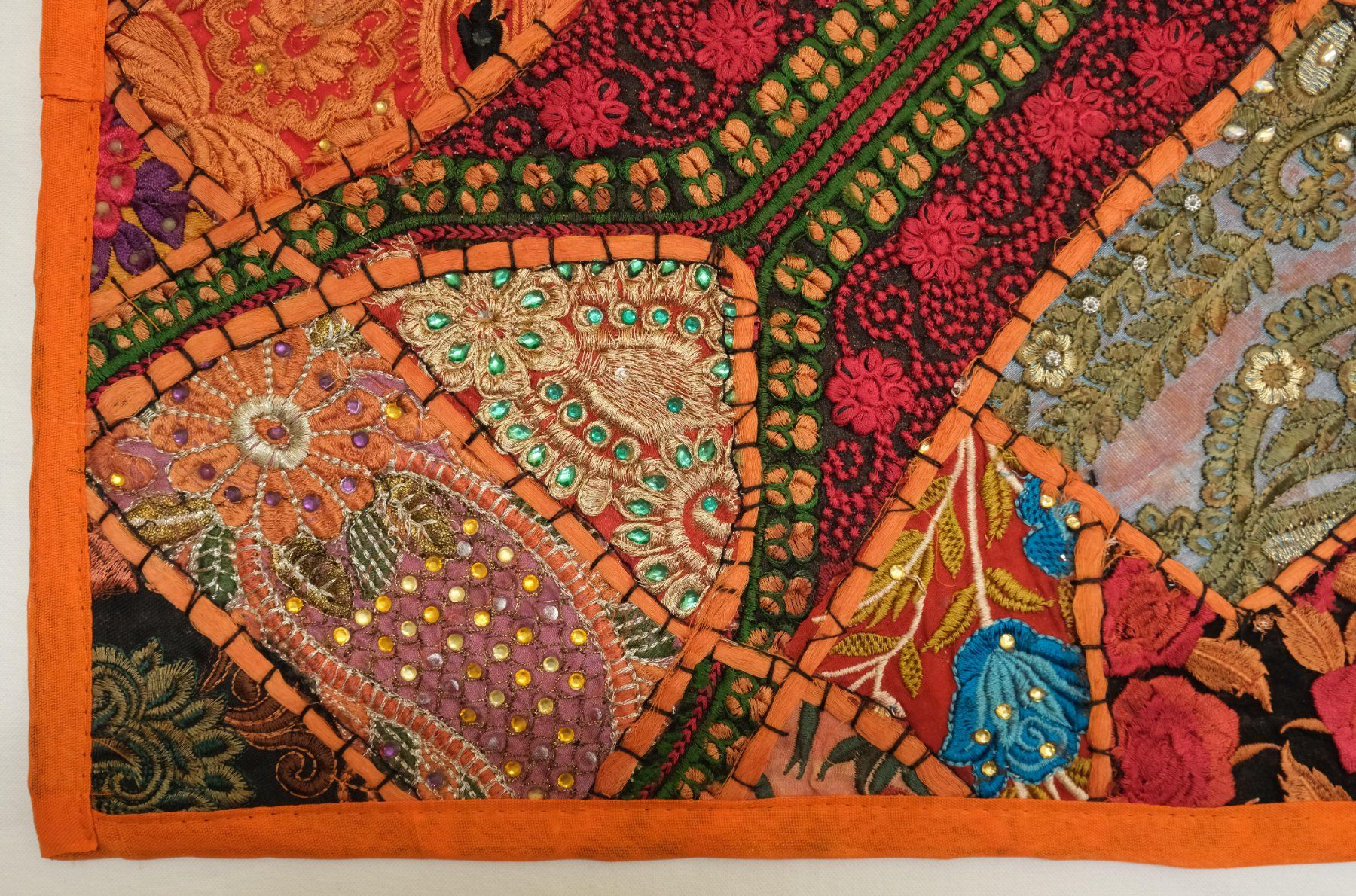Kissen: Bunter Kissenbezug Patchwork indisch 40x40cm – Neu (gemäss Beschreibung) aus Zürich von Masala-Oase 2