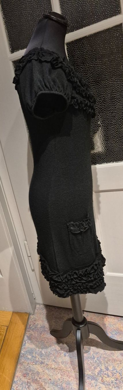 Vestiti: Schwarzes Strickkleid mit Rüschen – Usato da Zürich venduto da Roberto040 3