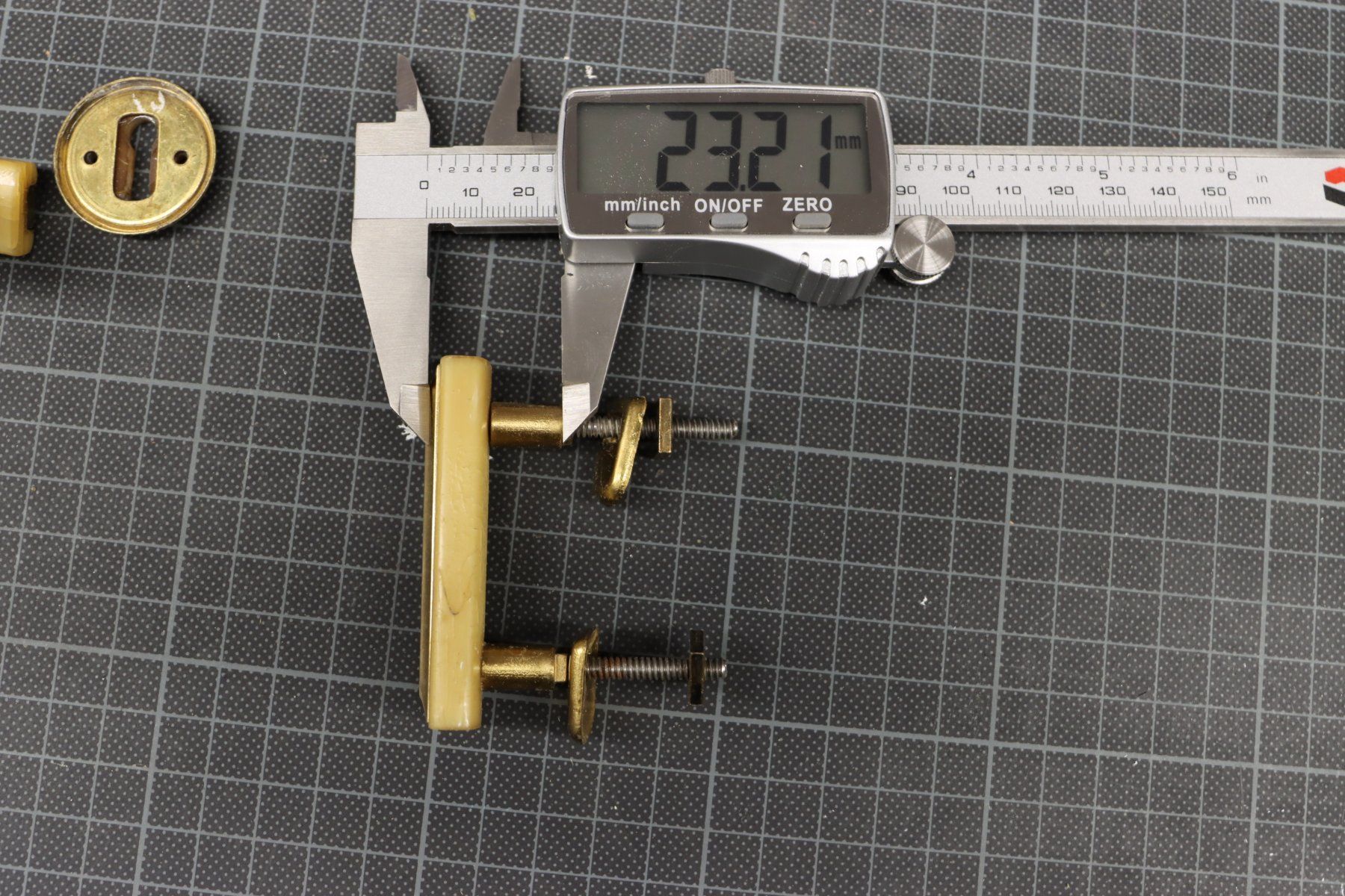 Eisenwaren: 8 teiliges Set Kommodengriffe & Schlossblenden – Gebraucht aus Emmetten von Super008 7