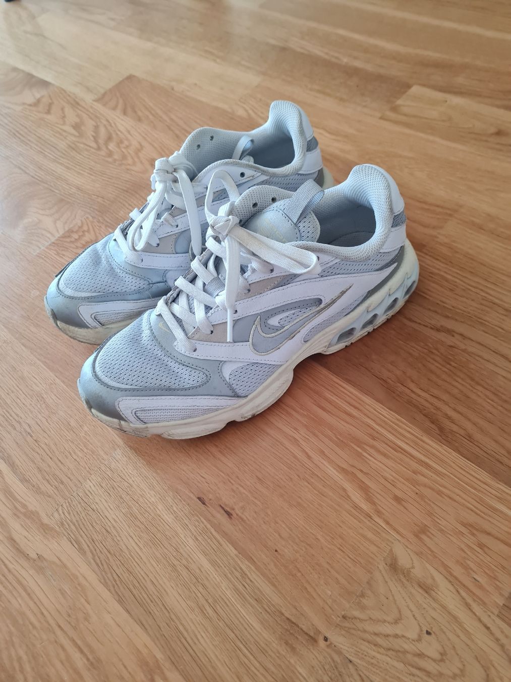 Nike Scarpe da donna: Nike Air Max zoom argentées, Taille 39 - – Usato da Pully venduto da louis044 2
