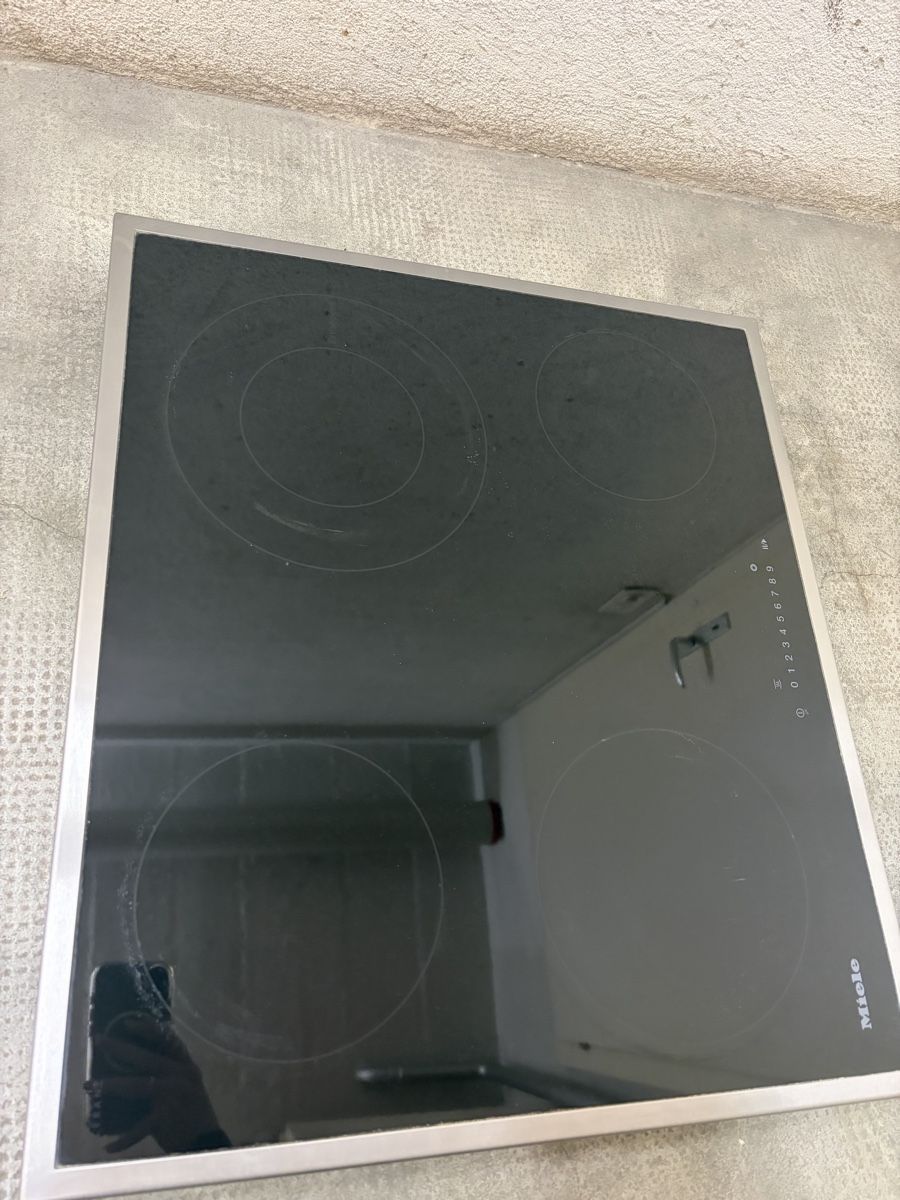 Miele Cuisinières: Plaques induction Miele KM6538 – D'occasion à Pully par ari_78pk