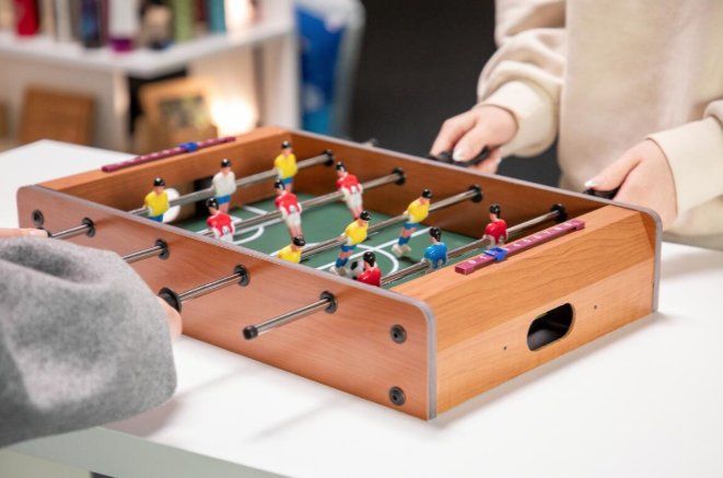 Giochi: Mini Tischkicker - kompakte Grösse, grenzenloser Spass – Nuovo e nell'imballaggio originale da Schwerzenbach venduto da tomschl 2