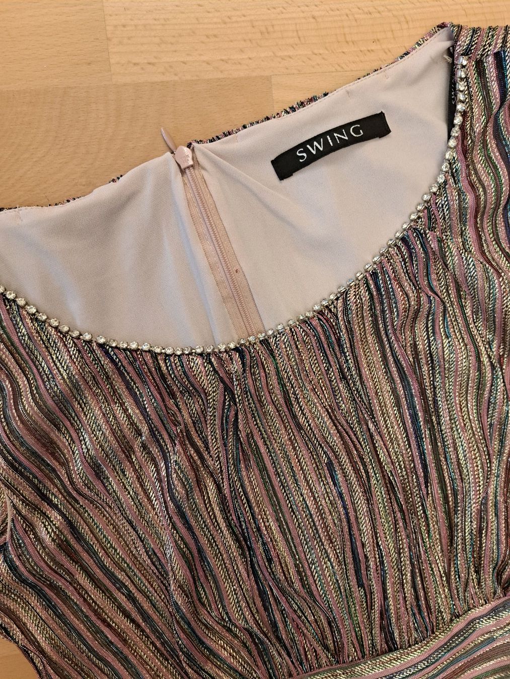 Kleider: Kleid von Swing Glitzerstoff wunderschön mit Schmuck 36 – Gebraucht aus bazenheid von salerno007 8