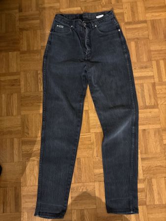 Jean noir taille haute BASIC, parfait pour l'automne!