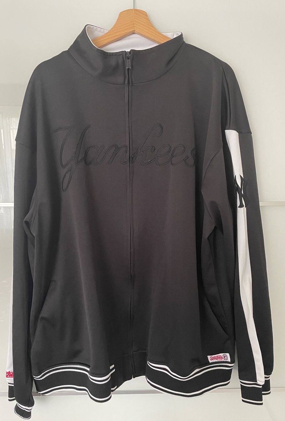 Pullover & Sweatshirts: NY Yankees Sweater/Pullover schwarz-weiss, Gr. XXL – Gebraucht aus Gümligen von soleil149