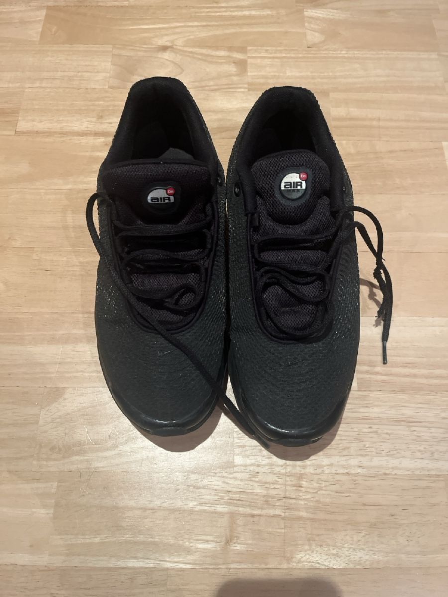 Nike Scarpe da uomo: Nike noires air max dn – Usato da Mont-sur-Lausanne venduto da Pioutch