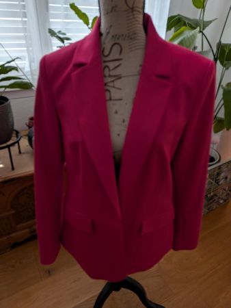 toller, neuwertiger pinker Blazer von Comma in Gr. 42