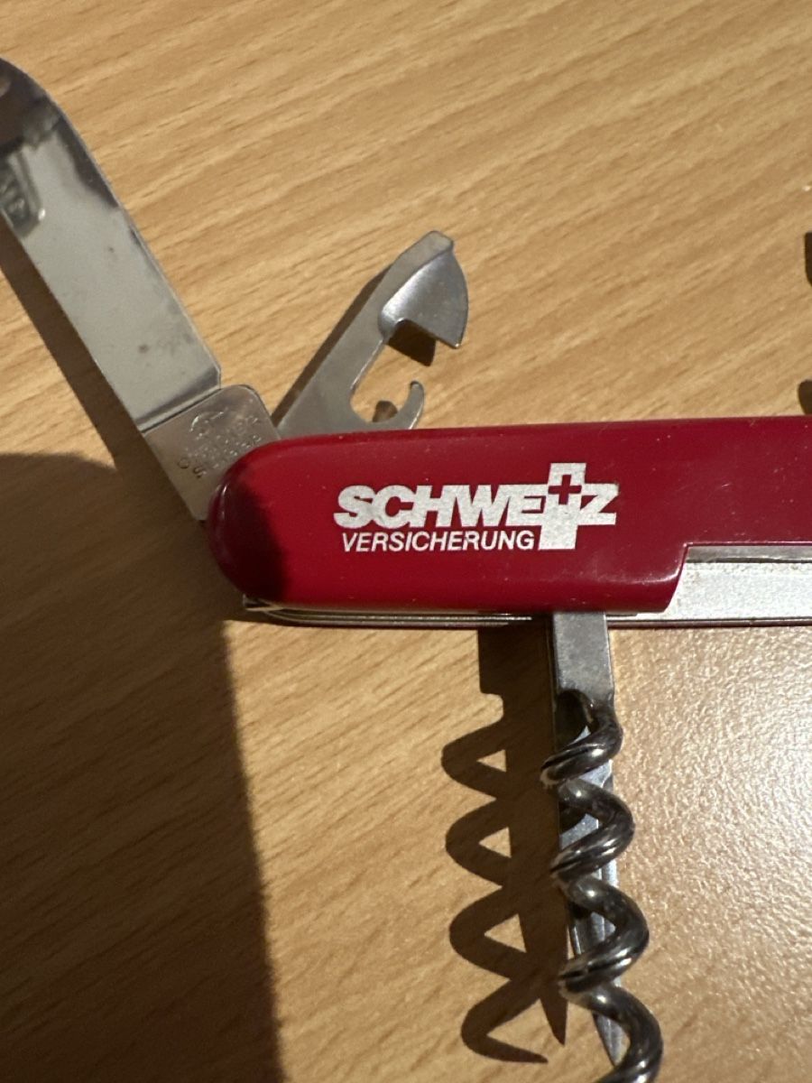 Victorinox Coltelli tascabile: Schweizer Sackmesser von Schweiz Versicherung - Rot! – Usato da Dulliken venduto da Zuchu 2