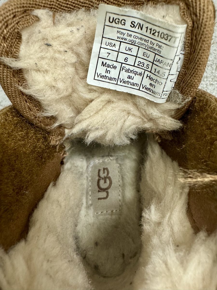 Ugg Schuhe für Jungen: UGG Boots Kinder Braun Grösse 23.5 – Gebraucht aus Aarau Rohr von mic_d6nr 1