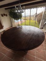 Massiver Holztisch