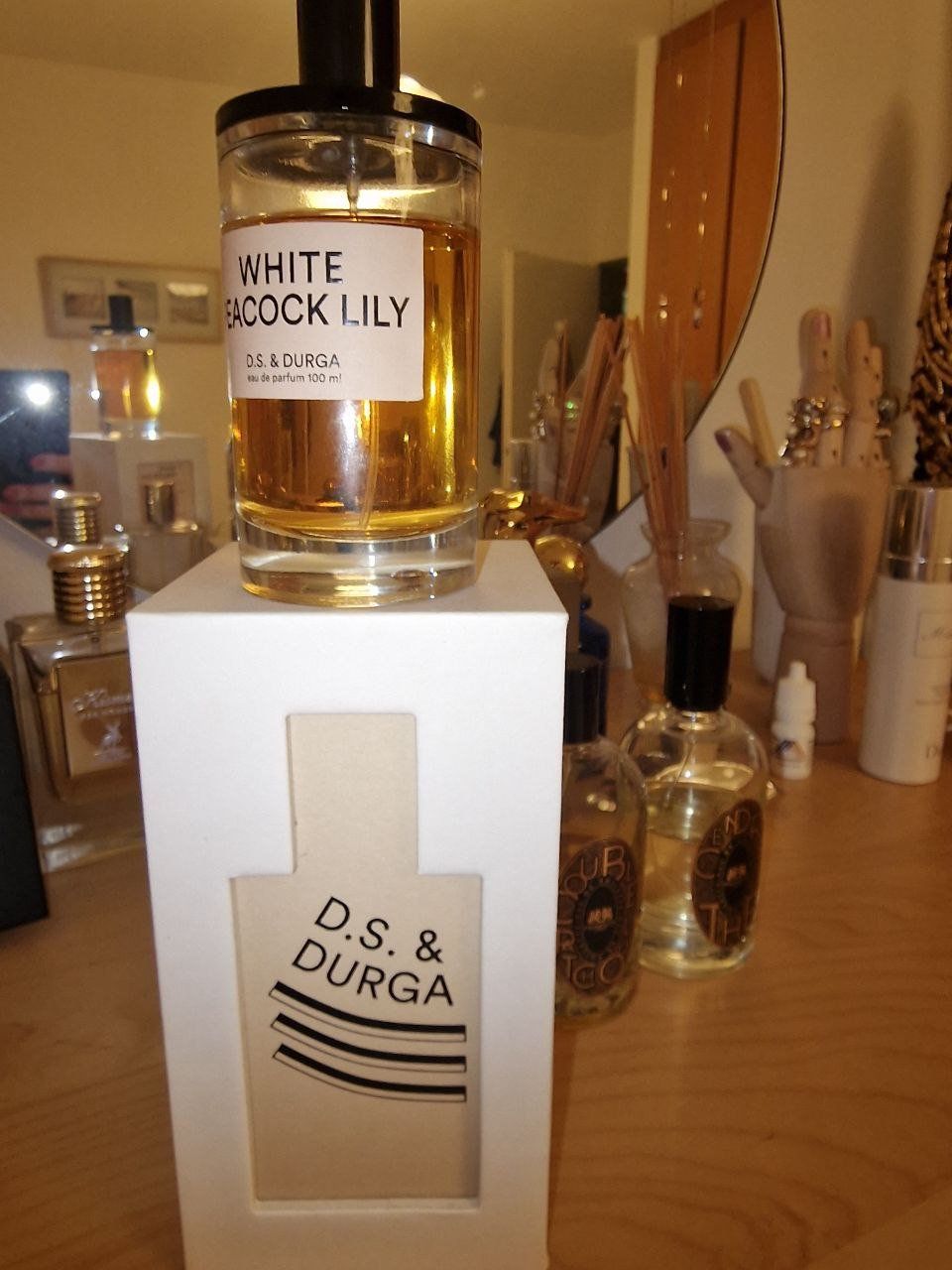 Profumi & Eau de Toilette: D.S. & Durga White Peacock Lily Eau De Parfum Spray – Usato da Cadro venduto da gan_zw8t 1