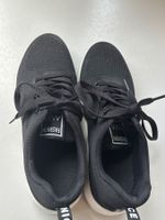 Schwarze Turnschuhe / Sneaker - Grösse 39 - Sportlich & chic