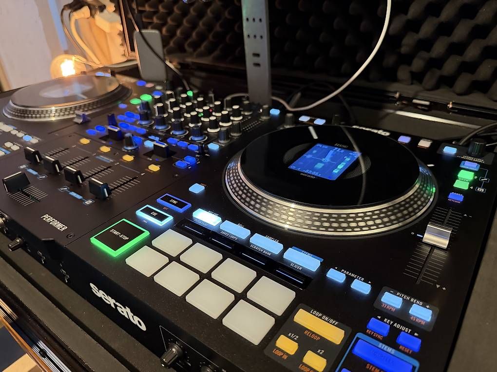 Rane Console di mixaggio: Rane Performer mit Flight Case – Usato da Uesslingen venduto da musikbedarf 2
