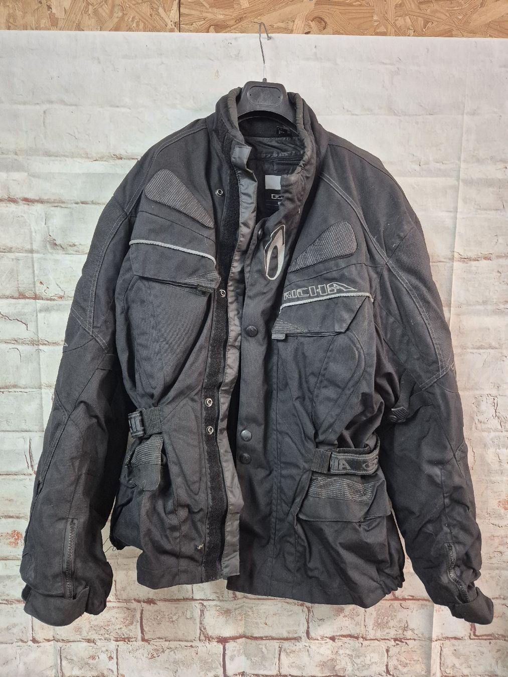 Jacken: Richa veste moto  – Gebraucht aus Le Locle von CHEGUA
