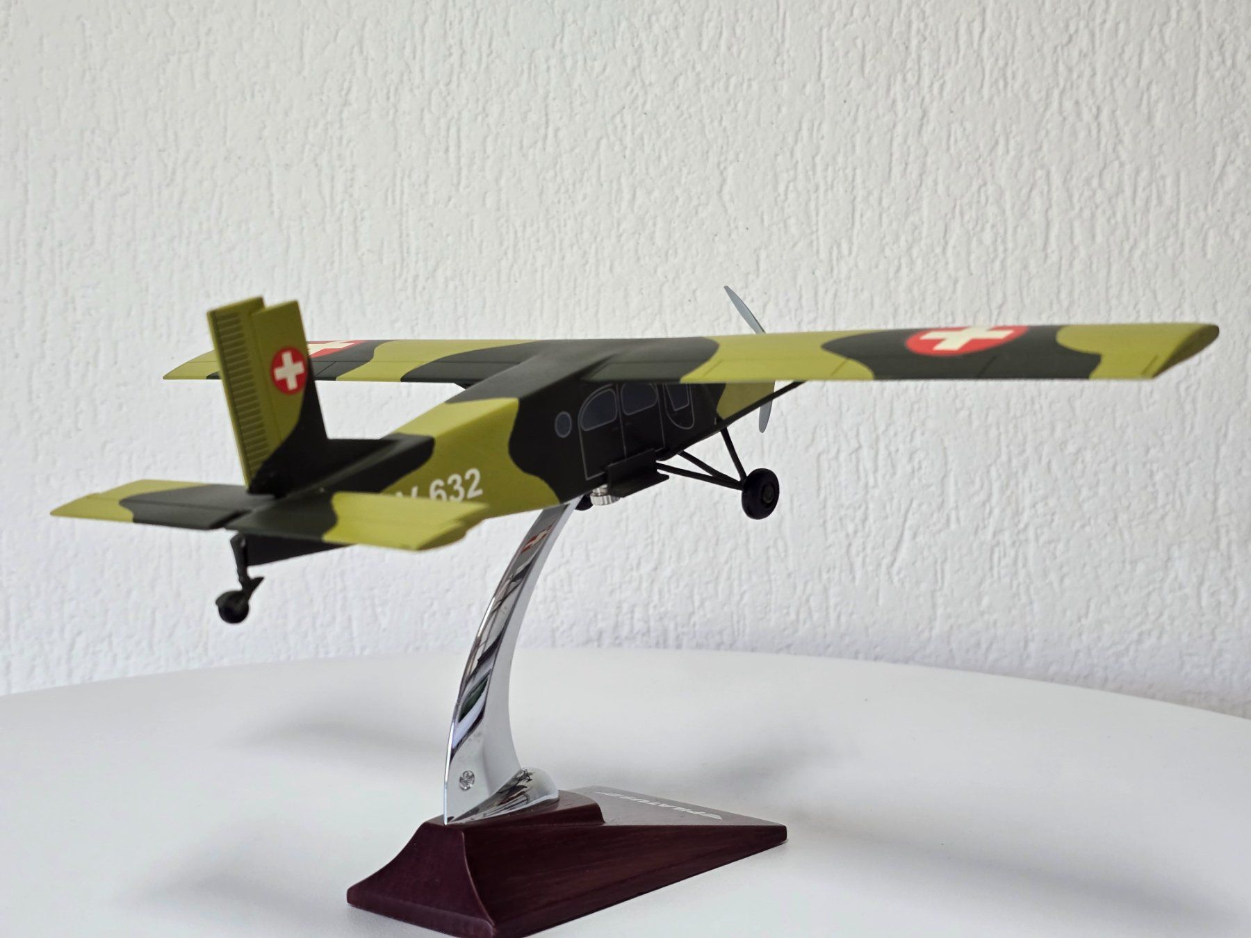 Kit di modellismo & Modellini statici: Pilatus Porter, PC 6, Schweizer Luftwaffe, V-632, Vitrine, – Nuovo (secondo la descrizione) da Kloten venduto da Nicola2 5