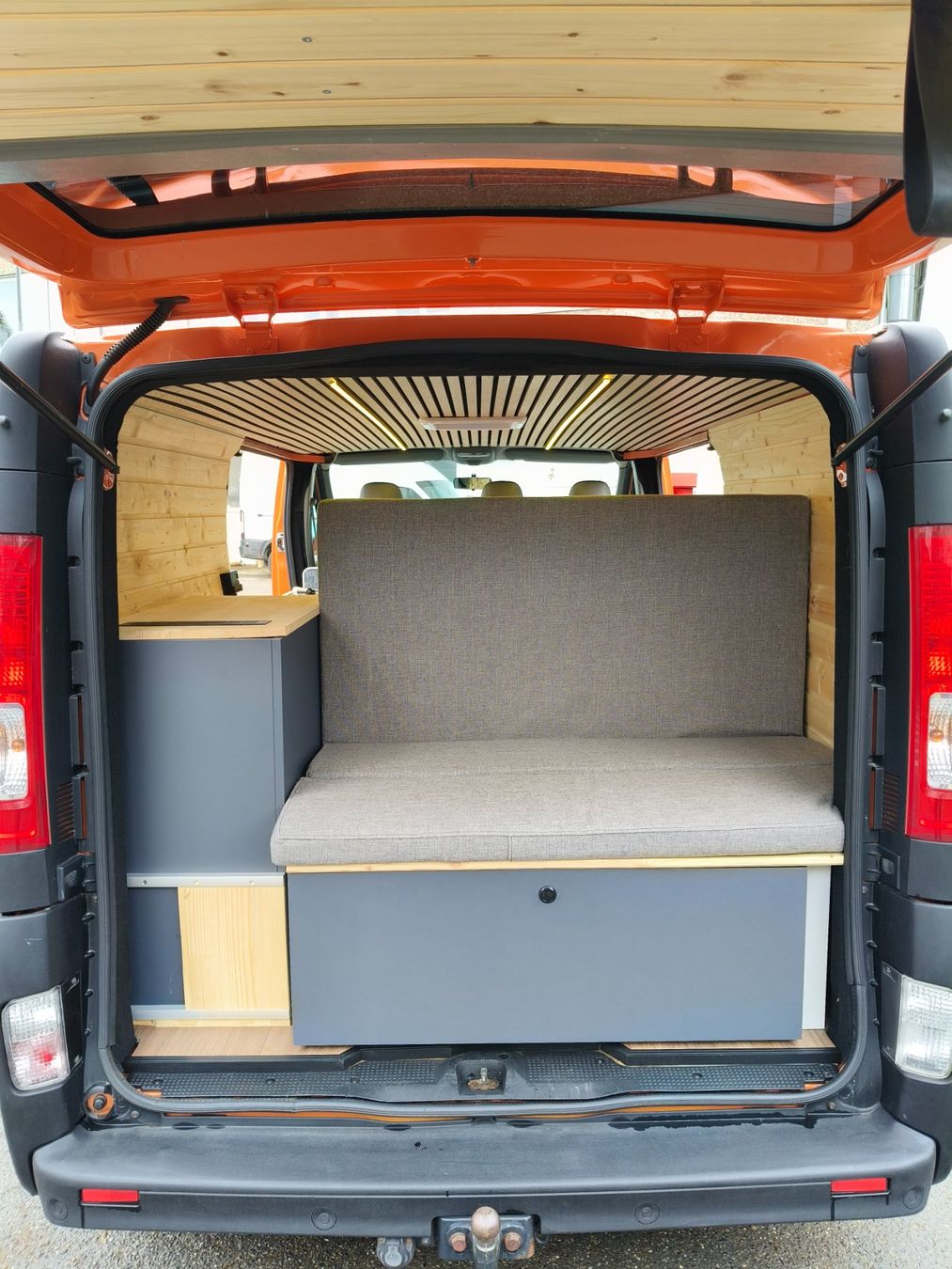 Renault Veicoli da campeggio: Renault Trafic Langversion als Camper – Usato da Thayngen venduto da dej_c6gn 4