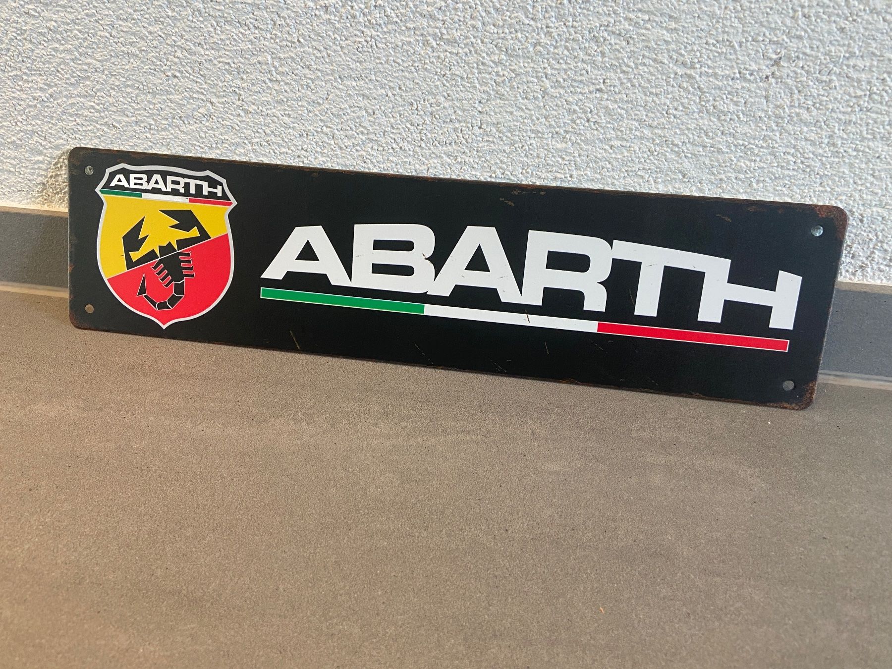 Abarth Insegne: Abarth Schild Metall Size:40 cm x 10cm NEU / – Nuovo e nell'imballaggio originale da Seon venduto da Aaargauer01 7