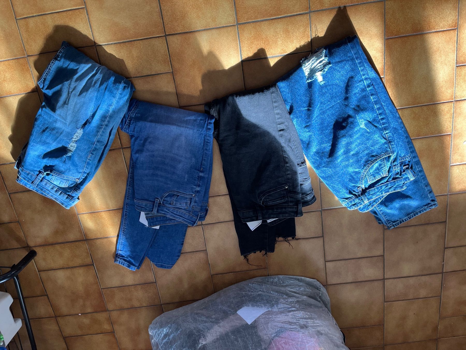 Hosen: Lot 4 pantalons Taille 42 marina – Gebraucht aus Veyrier von kimedovapa